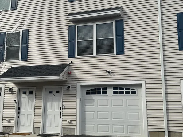 5 Sapphire Ln, Nashua, NH 03064
