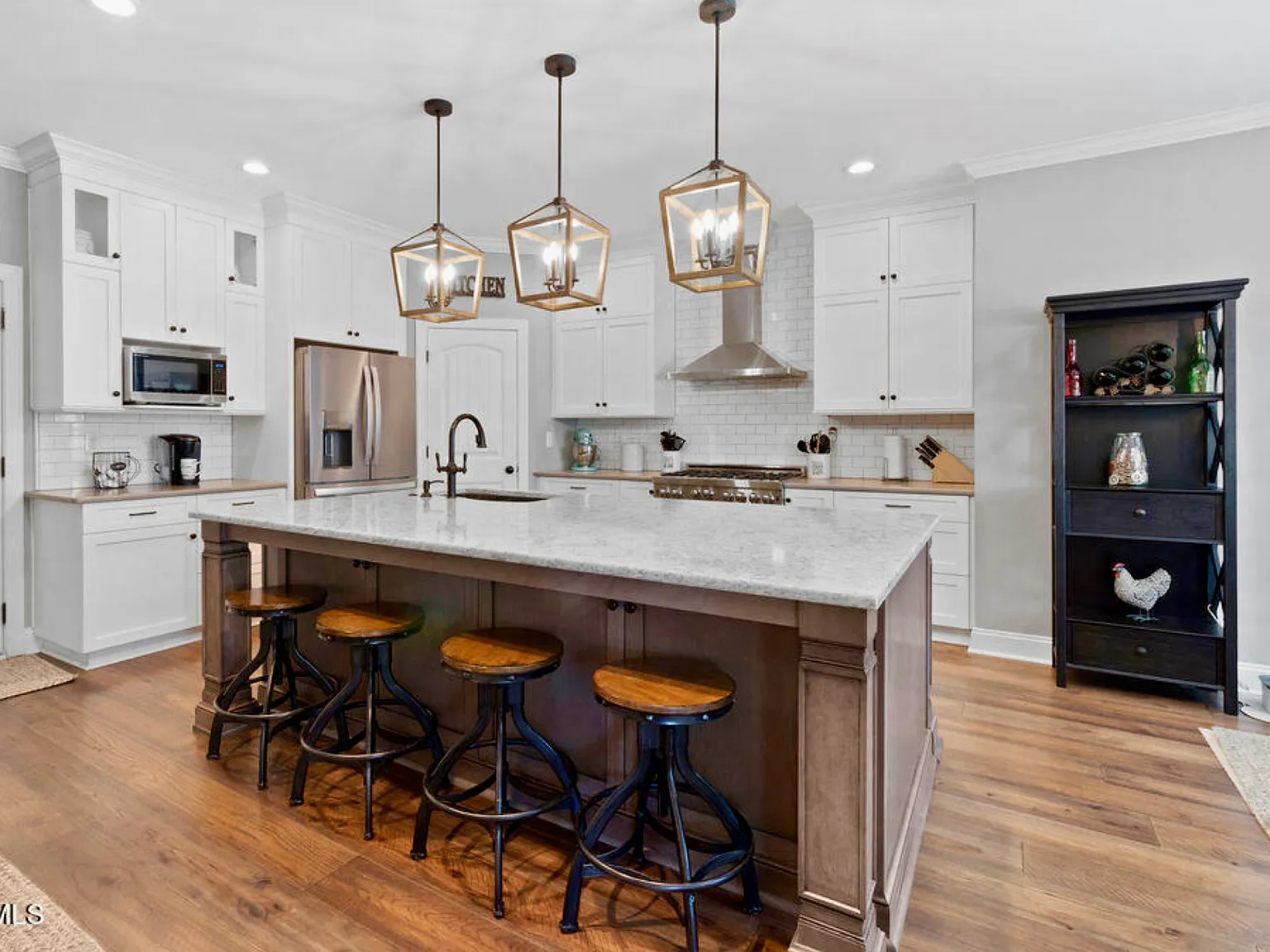 4 bed, 2.5 bath, 2456 sqft, $2,650 — Photo 4