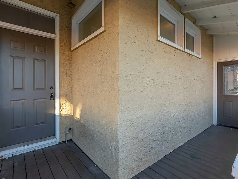 1619 Ellwood Ave — Photo 8