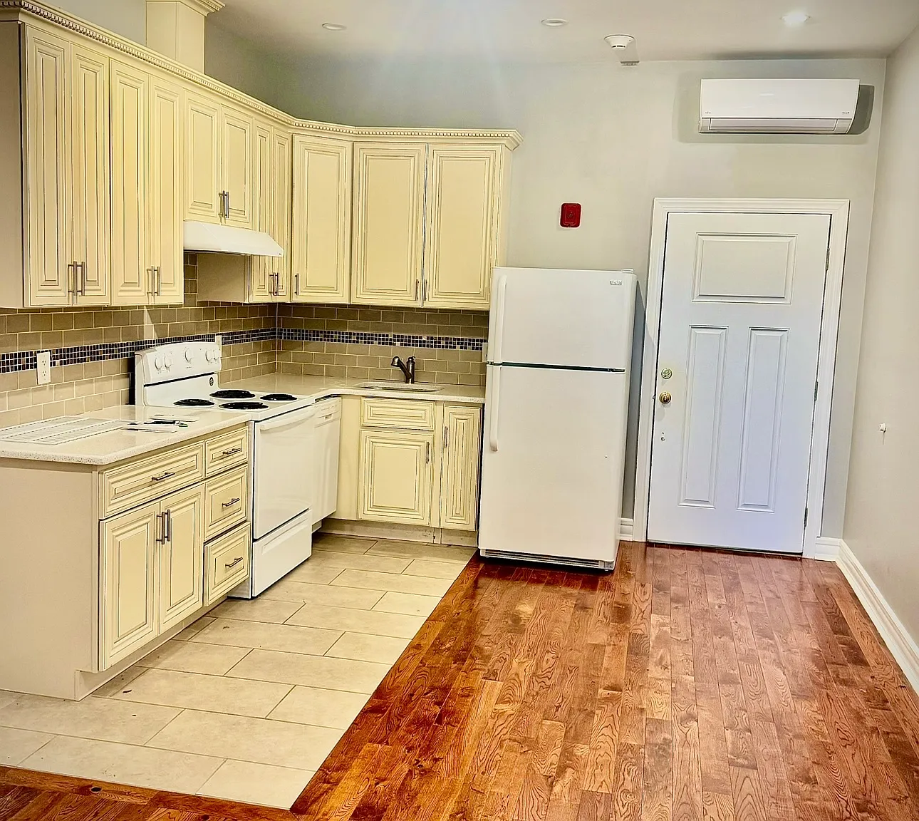 662 Bleecker St — Photo 2