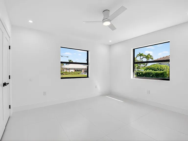 1410 Beta Ct N — Photo 58