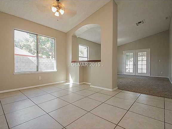 3rd image of 128 Sacramento Dr