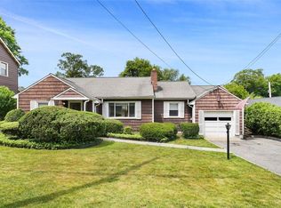 10 Grandview Dr, Mount Kisco, NY 10549