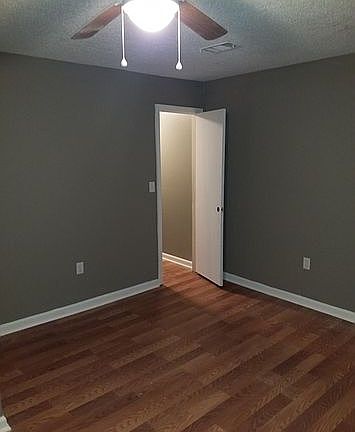 4th image of 711 Ayers St