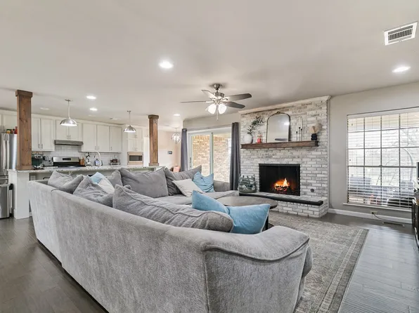 214 Center St, Whitesboro, TX 76273