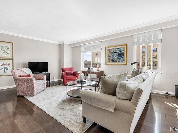 5th image of 900 S Hanley Rd APT 12E