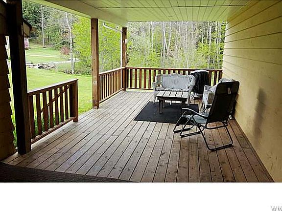 3rd image of 24 Applewood Ln