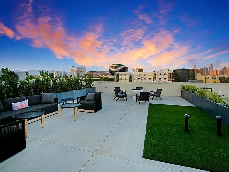 Zephyr Apartments — Photo 21