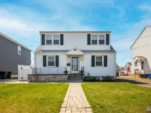 583 Spruce Ave, Saddle Brook, NJ 07663