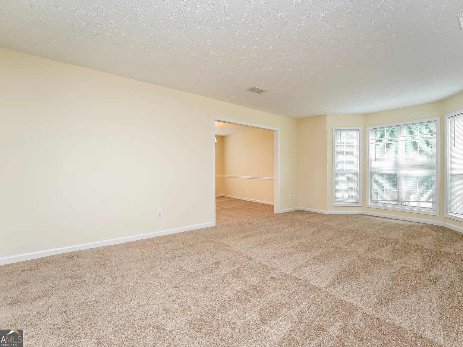 4 bed, 2.5 bath, 2500 sqft, $1,975 — Photo 3