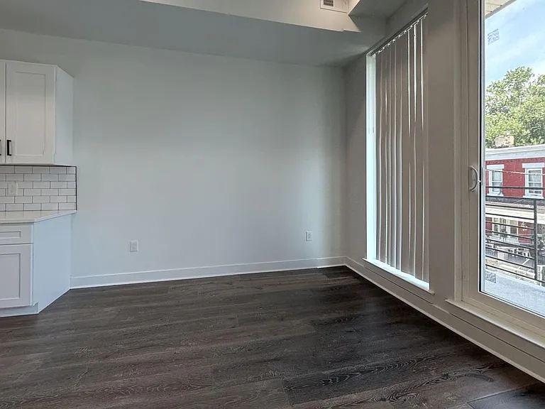 625 N 52nd St — Photo 7