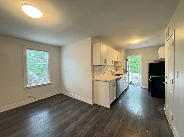 46 Harvey St Unit 2, Hamilton, ON L8L 2L8