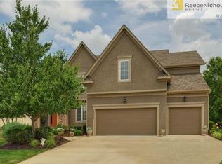 16353 S Woodstone Dr, Olathe, KS 66062