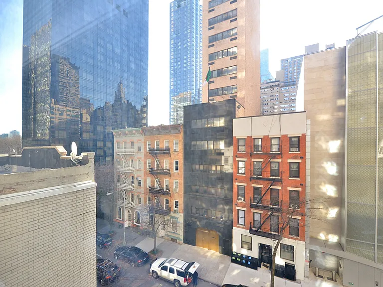 321 E 48th St #6D — Photo 5