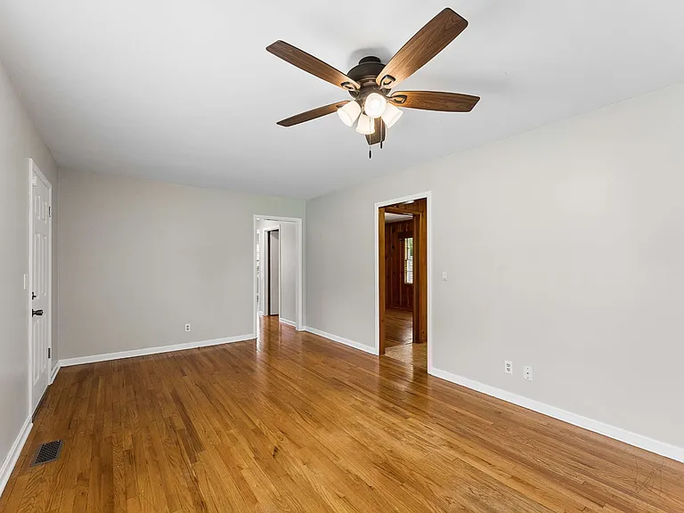 900 Velma Ln — Photo 5