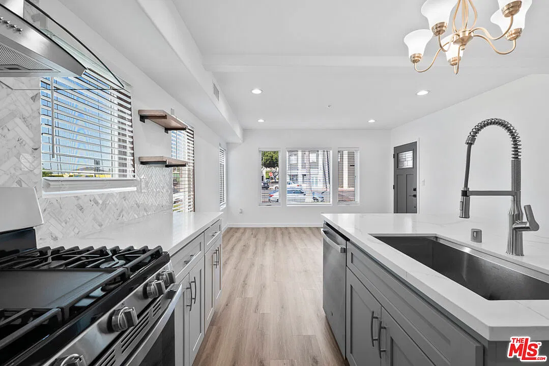 3 bed, 3.0 bath, 1215 sqft, $3,600 — Photo 3