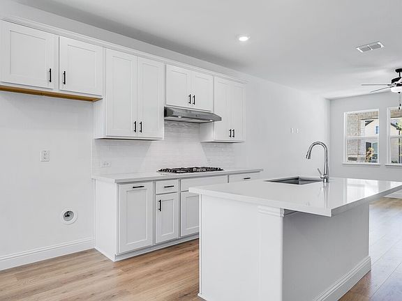 3rd image of 121 Tornillo Dr