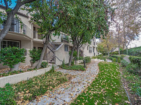 2nd image of 24101 Del Monte Dr Unit 415