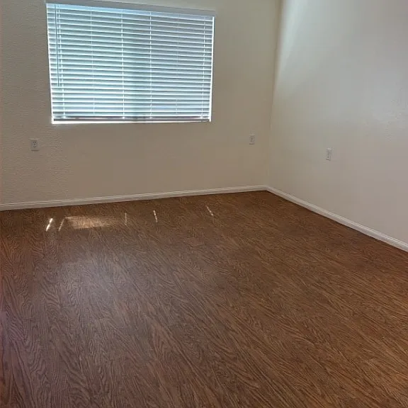 College Ave Apts. — Photo 23