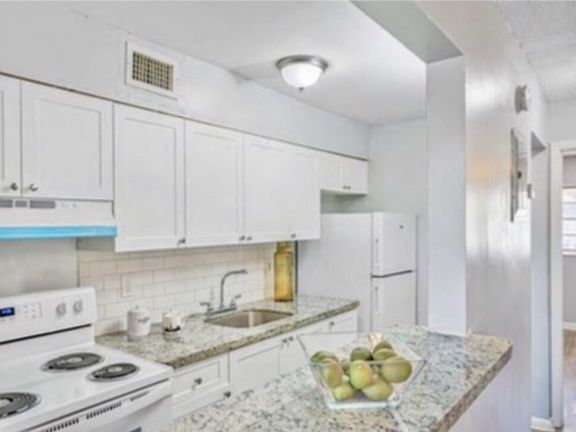 3rd image of 6212 S Dale Mabry Hwy APT 2