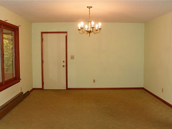 4th image of 6836 Knollcrest Dr