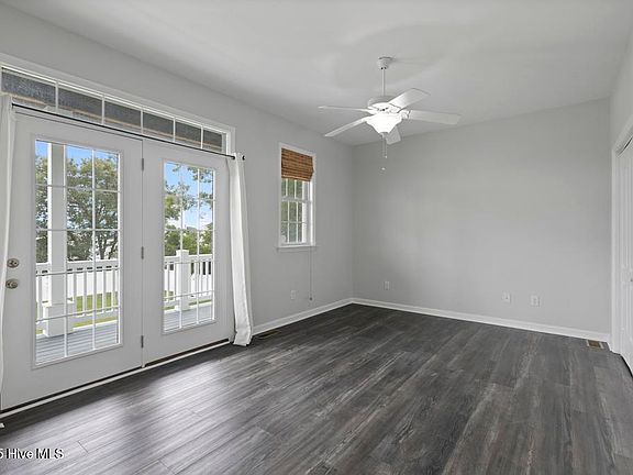 3rd image of 184 Grandview Dr