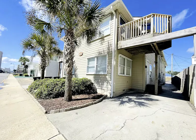 2 bed, 1050 sqft, $1,800 — Photo 2