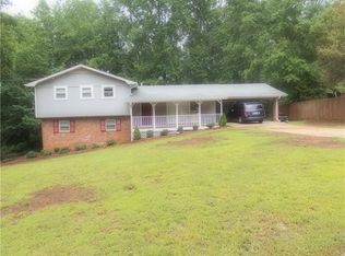5285 Wildwood Ln, Douglasville, GA 30135