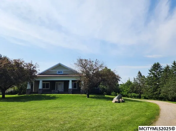 14581 230th St, Mason City, IA 50401