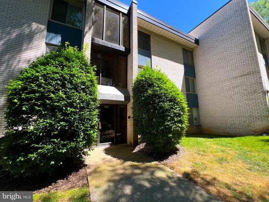 5572 Burnside Dr APT 3, Rockville, MD 20853