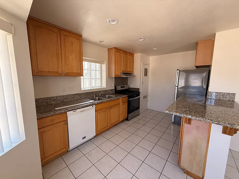 4313 Euclid Ave — Photo 3