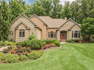 460 Club Dr, Aurora, OH 44202