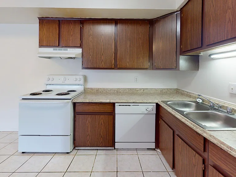 Whitehall Apartments — Photo 38