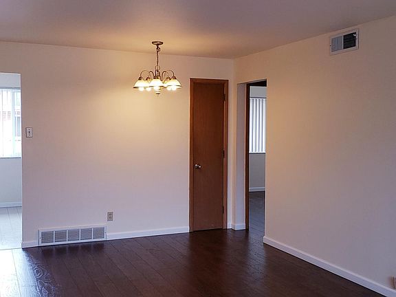 5th image of 26 Floweridge Ln #A