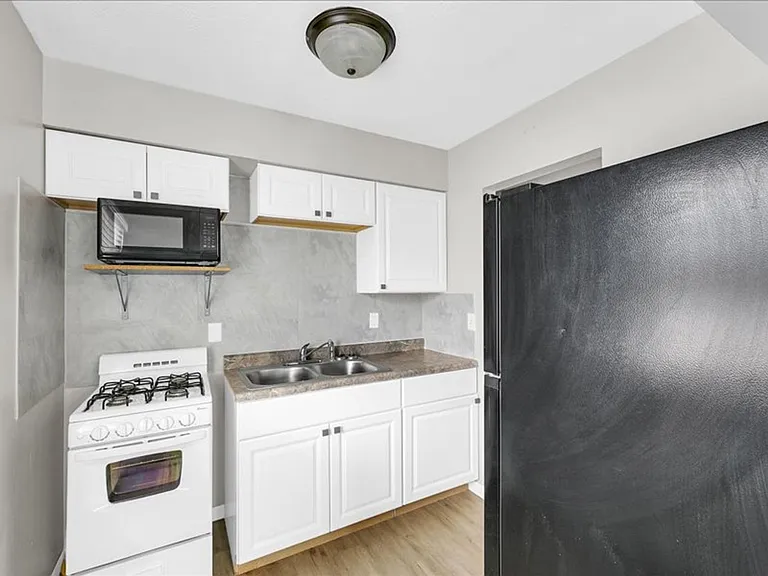 335 Riley Dr — Photo 10