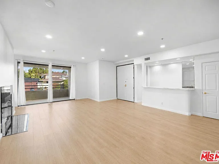 9836 Vidor Dr #1B — Photo 3