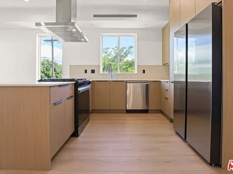 2135 S Longwood Ave #1/2 — Photo 4