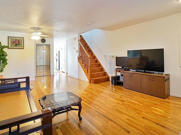 4th image of 465 Collfield Ave