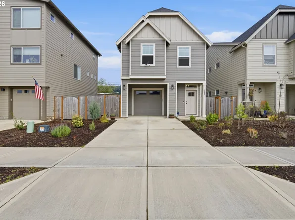 165 W Barbaras Way, Newberg, OR 97132