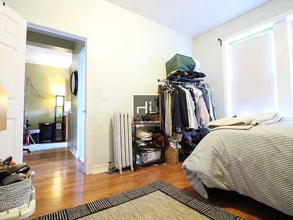 5th image of 2409 28th St APT 42