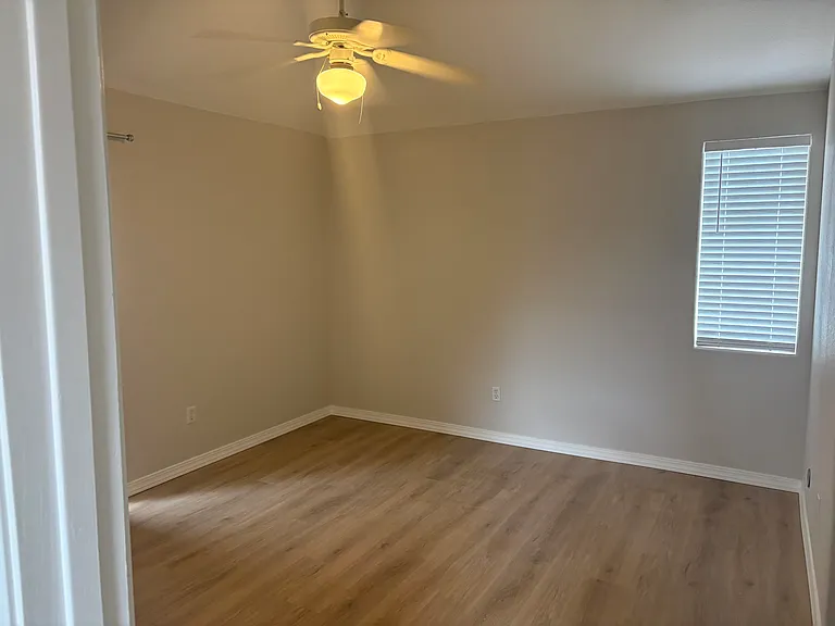 1633 E Lakeside Dr #136 — Photo 10