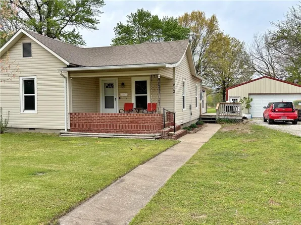 212 W McKay St, Frontenac, KS 66763