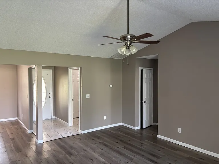 308 N Grimes St — Photo 2