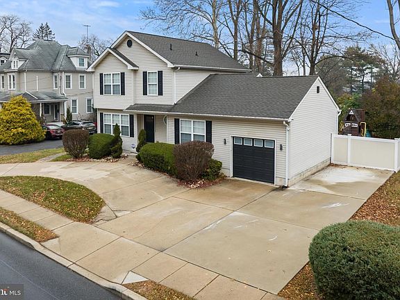 2nd image of 3220 Cove Rd