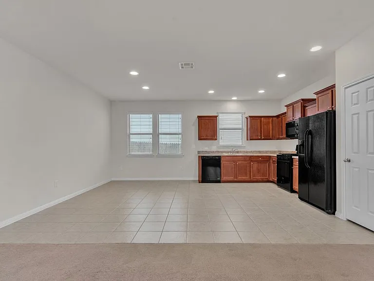 535 Twisted Oaks Ln — Photo 2