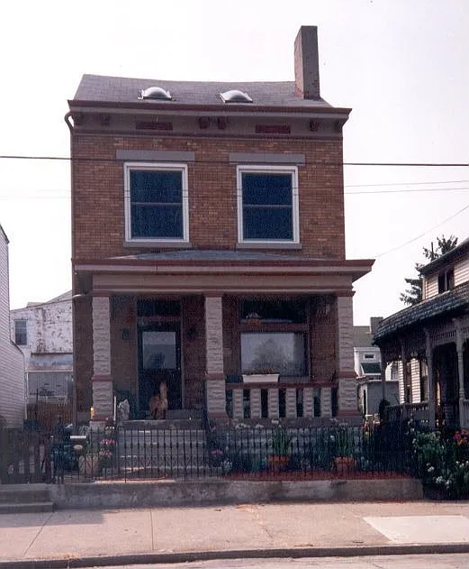 316 W 9th St photo 1