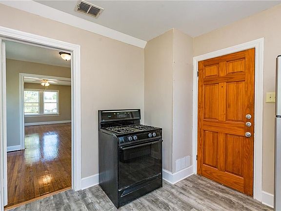 3rd image of 2801 Austin St #B