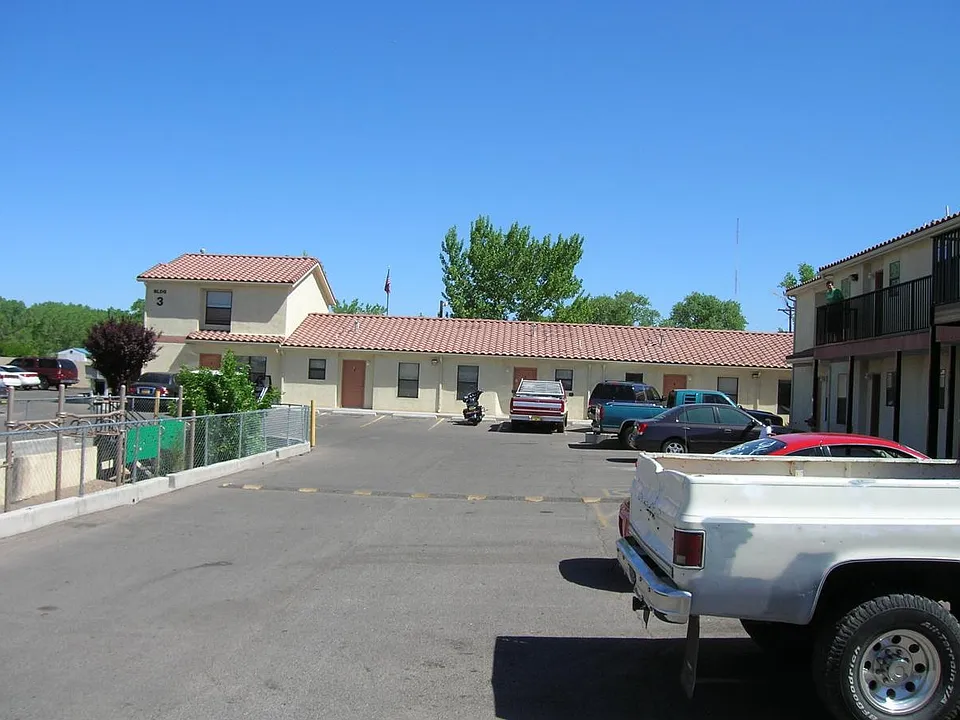 515 Rio Bravo Blvd SW