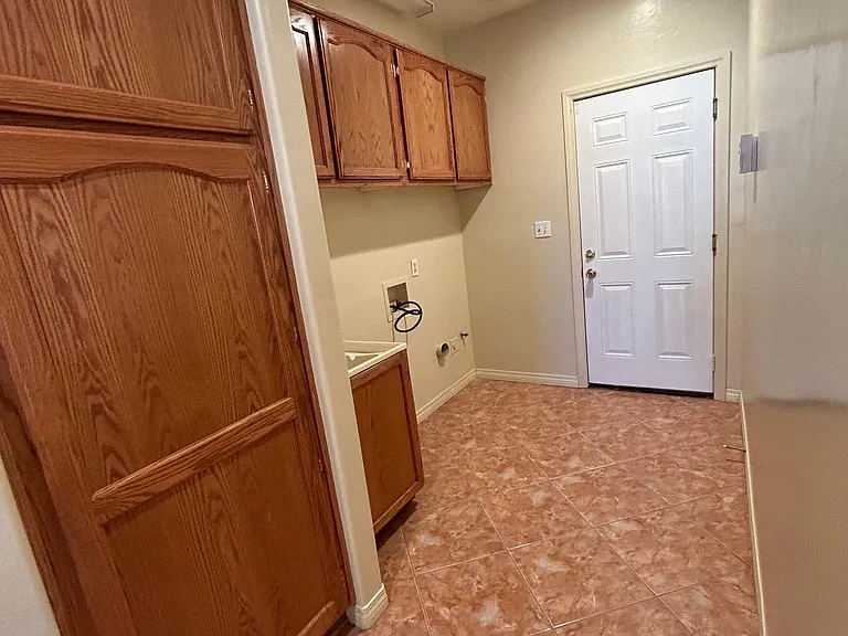 8797 Holly Ave — Photo 6