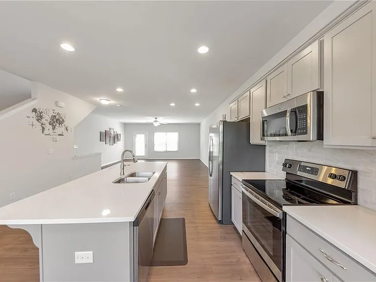 3625 Hawthorne Ter — Photo 12